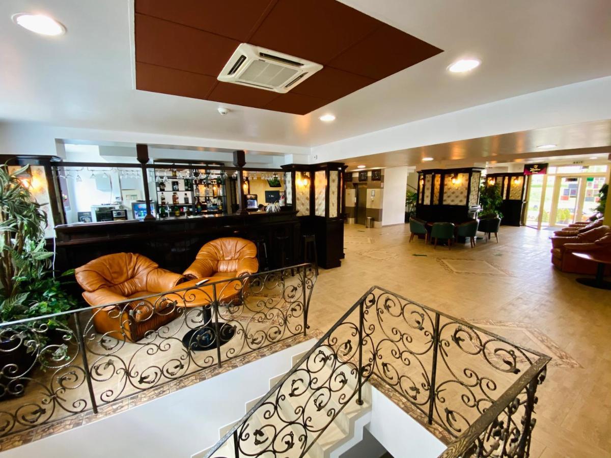 Hotel Zimbru Iasi Exteriör bild