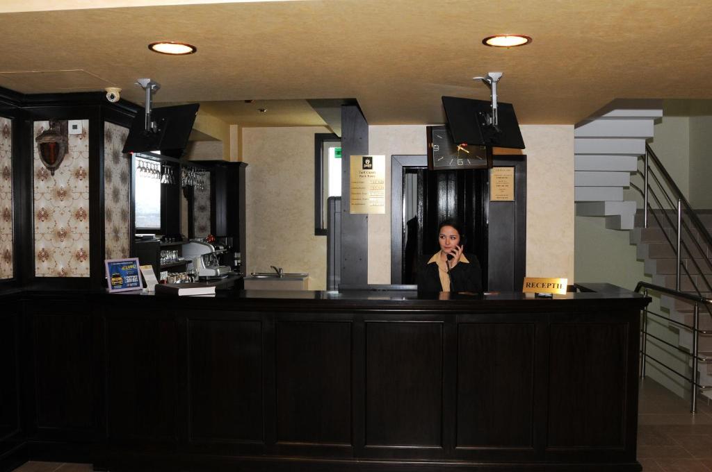 Hotel Zimbru Iasi Exteriör bild