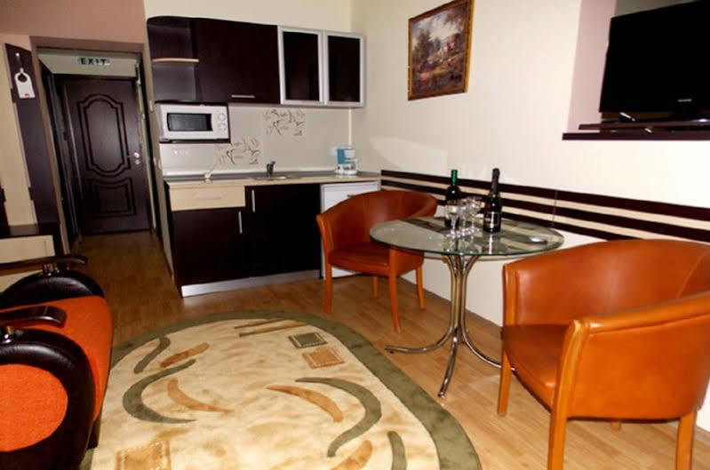 Hotel Zimbru Iasi Exteriör bild